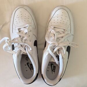 Nike White Low-Top Sneakers with Black Swoosh
